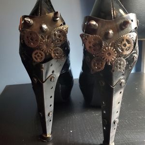🖤🤍2/$25🤍🖤 Steampunk butterfly heels